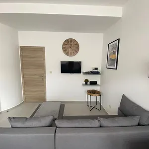 superbe-petite-appartement-lumineux-bien-decore-avec.hotelsghent.com/